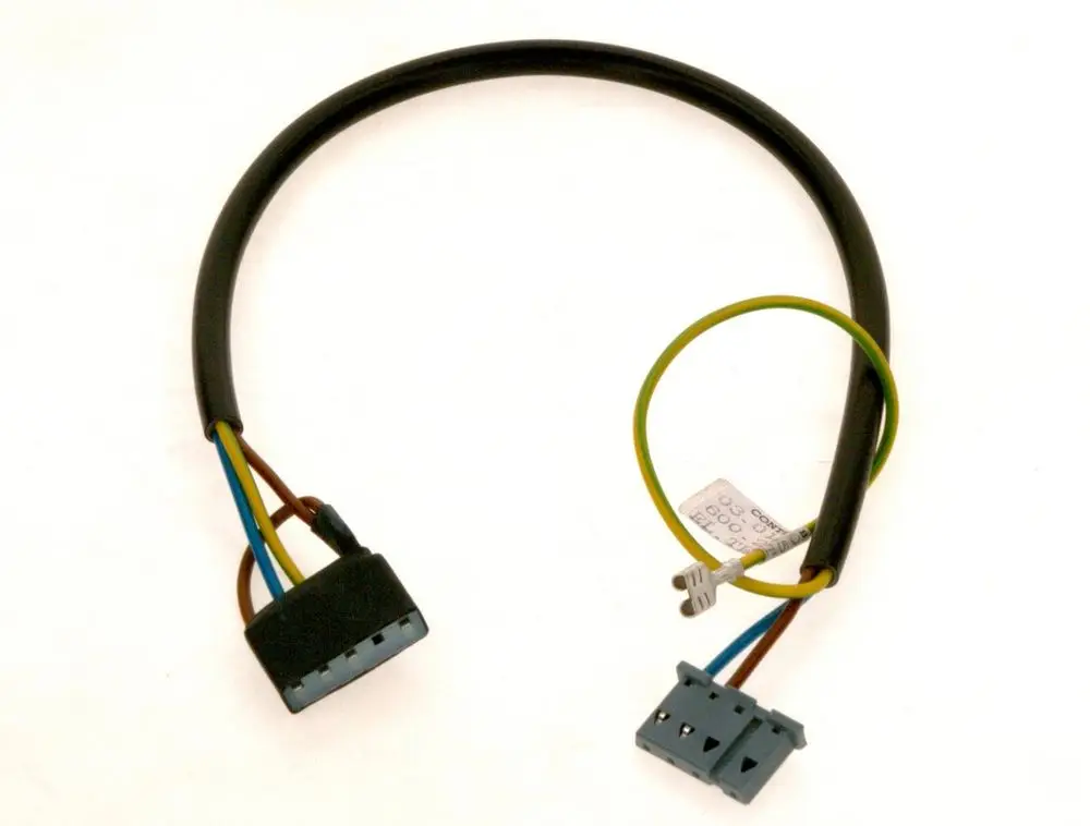 BOSCH Kabel mit zwei Steckverbindern, bestehend aus mehreren farbigen Drähten, geeignet für elektrische Verbindungen.